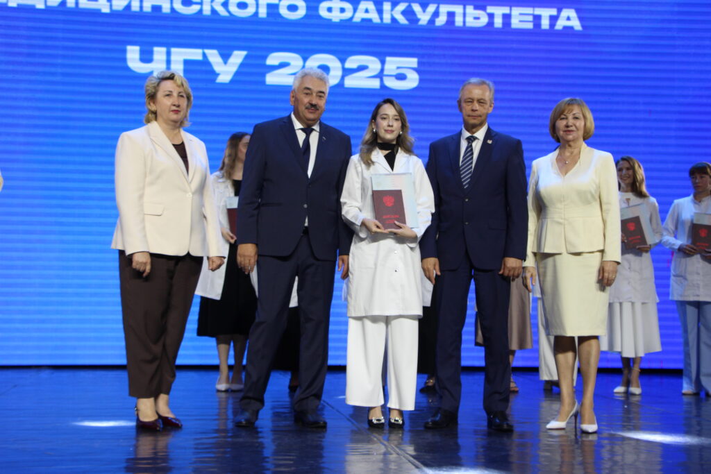 Торжественная церемония вручения диплома врача - выпускника медицинского факультета ЧГУ 2025 (Фоторепортаж)